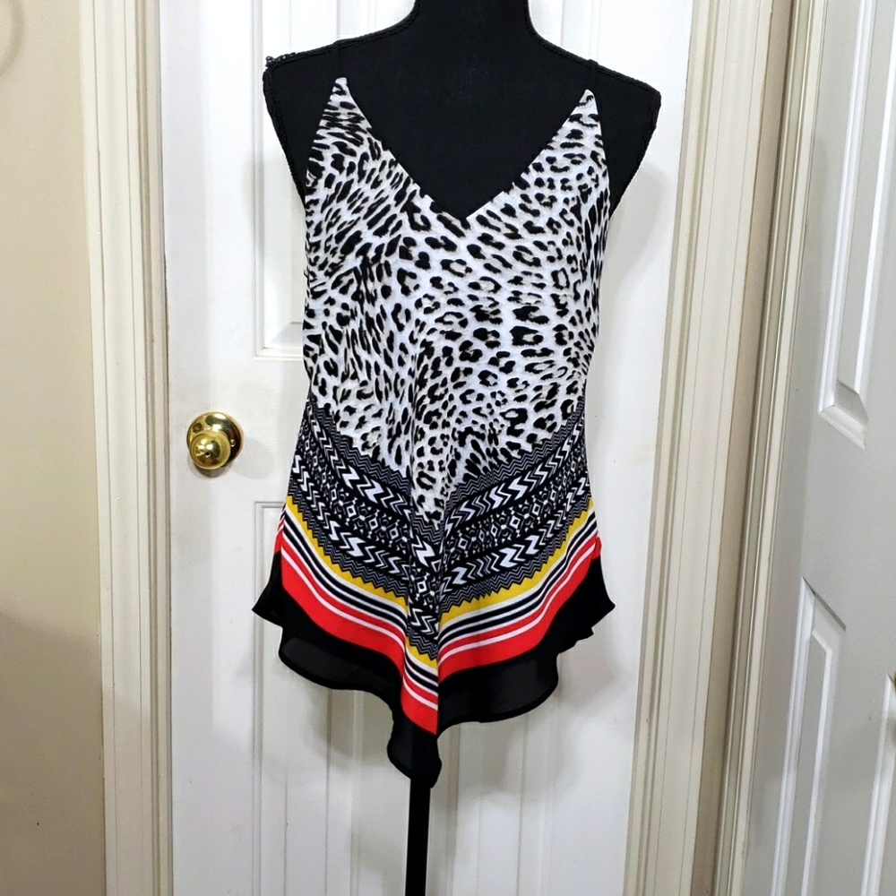 I.N. San Francisco V-neck Sleeveless Blouse